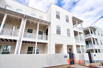5348 W South Jordan Pky in South Jordan, UT - Foto de edificio - Building Photo