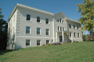 College Park Apartments in Bellevue, NE - Building Photo - Building Photo