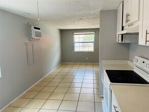 11733 N 12th St in Tampa, FL - Building Photo - Building Photo