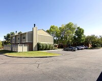 Building Photo - The Pines at Pinehurst Apartamentos in Denver, Colorado