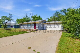 4853 S Madison Ave in Wichita, KS - Building Photo - Building Photo