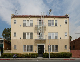 4715 Fountain Ave in Los Angeles, CA - Building Photo - Building Photo