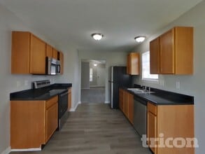 643 Rocky Meadow Dr in Greenwood, IN - Foto de edificio - Building Photo