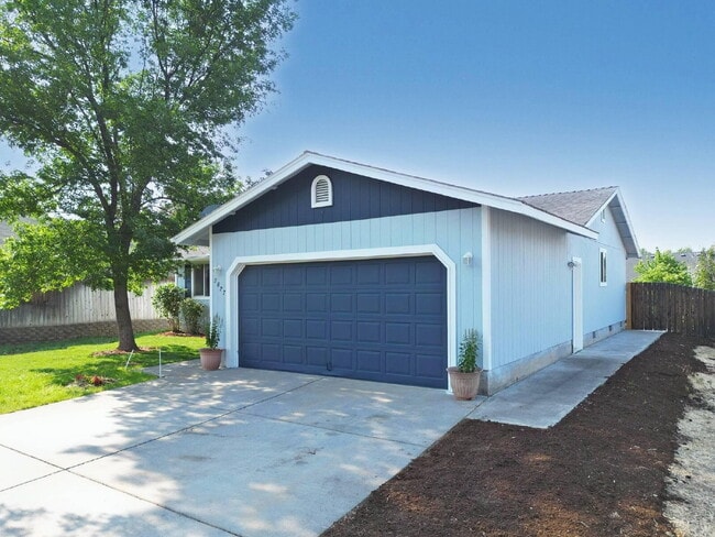 2827 SW Pumice Ave in Redmond, OR - Building Photo - Building Photo