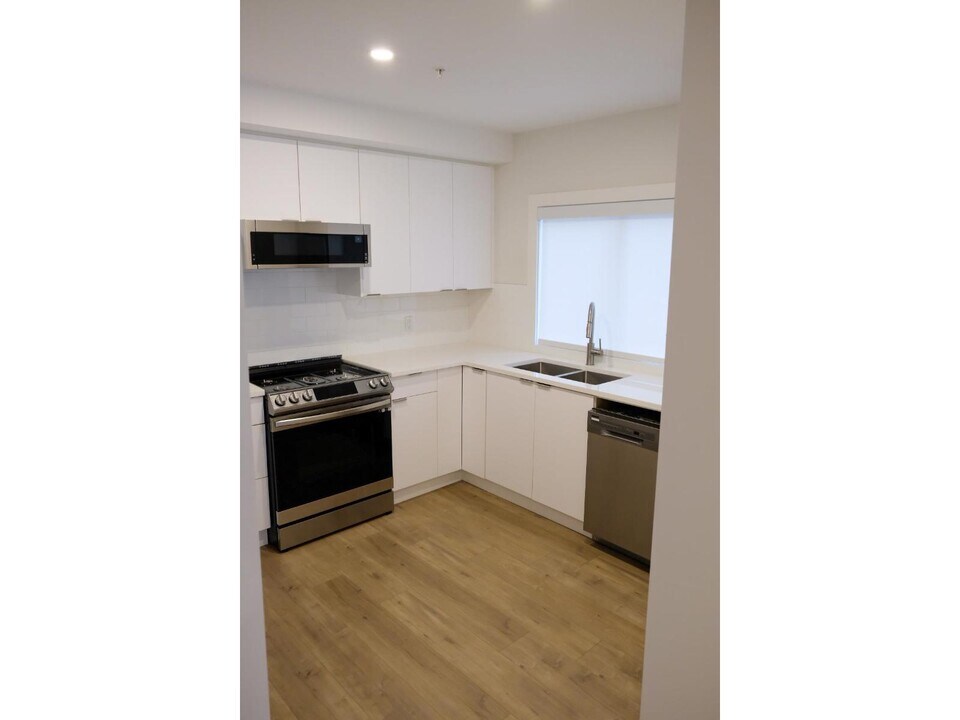 12317 Beecher St in Surrey, BC - Building Photo