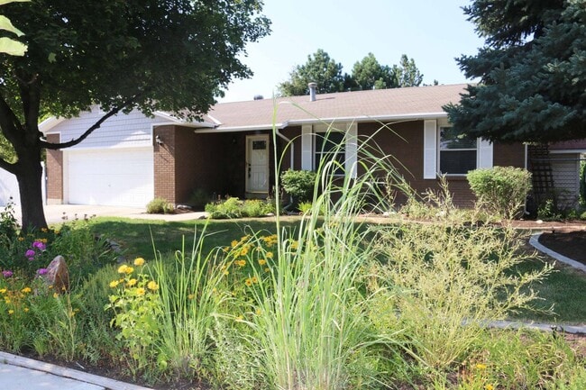 2215 E Crk Rd