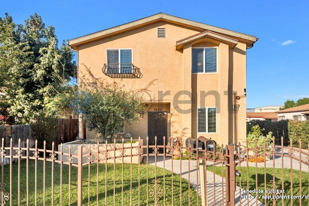 1627 W 82nd St in Los Angeles, CA - Building Photo