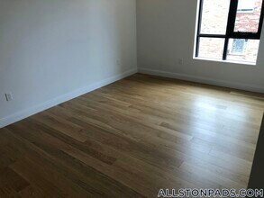 83 Gardner St, Unit 210 in Boston, MA - Foto de edificio - Building Photo