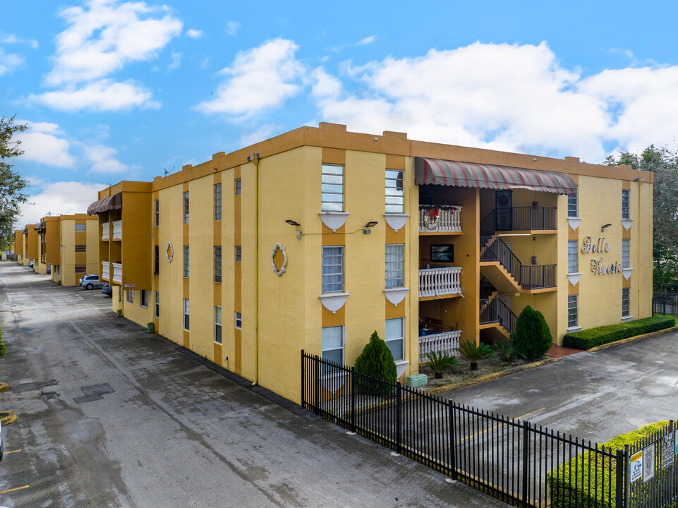 Bella Venizia in Hialeah, FL - Building Photo