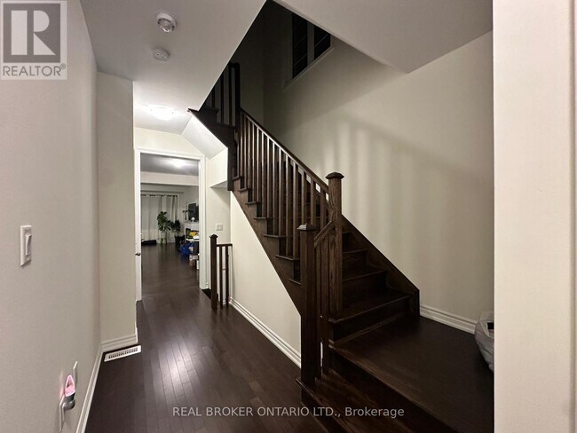 185 Hayrake St in Brampton, ON - Building Photo - Building Photo