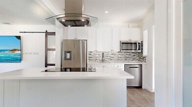 6760 SW 19th St in Miami, FL - Building Photo - Building Photo