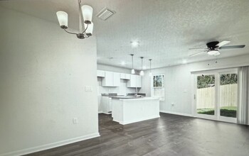 6031 Moncrief Rd W in Jacksonville, FL - Building Photo - Building Photo
