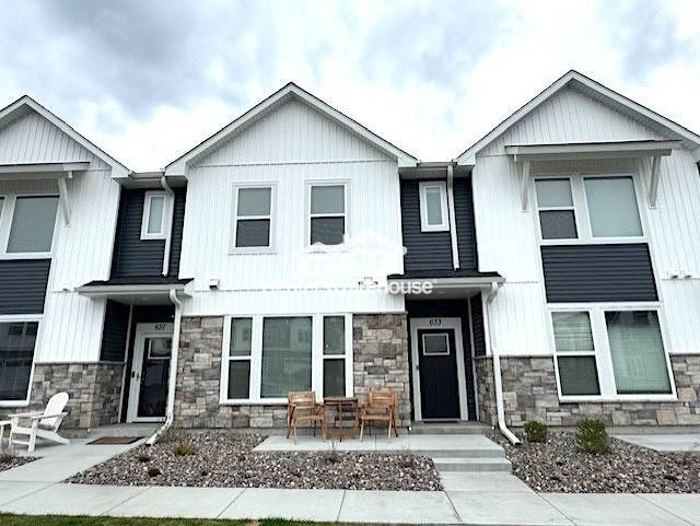property at 633 E Blossom Cir