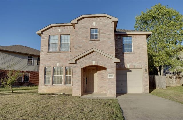 2601 Gardendale Dr in Fort Worth, TX - Foto de edificio