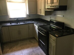 10924 124th Ave N in Largo, FL - Foto de edificio - Building Photo