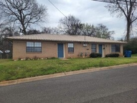 150 W 7th St in Rusk, TX - Building Photo