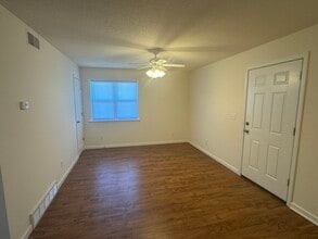 James Dale Apartments in Columbia, MO - Building Photo - Building Photo