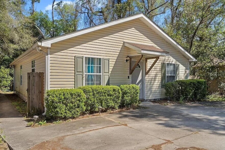 2719 Lake Munson St in Tallahassee, FL - Building Photo