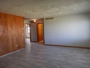 580 Co Rd 411 in Fayette, MO - Building Photo - Building Photo