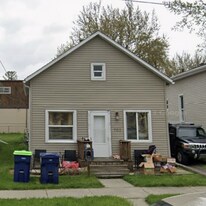 702 N Catherine St in Bay City, MI - Building Photo