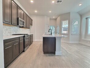 9425 Mattock in San Antonio, TX - Building Photo - Building Photo