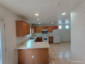 5195 Shreve Ave in Las Vegas, NV - Building Photo - Building Photo