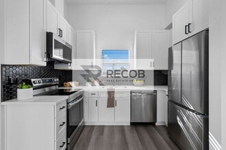 1638 Elm Ave in San Diego, CA - Foto de edificio - Building Photo