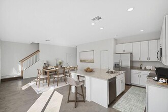 4915 1st Ave E in Bradenton, FL - Building Photo - Building Photo