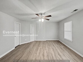 5241 Hanover St in Atlanta, GA - Building Photo - Building Photo