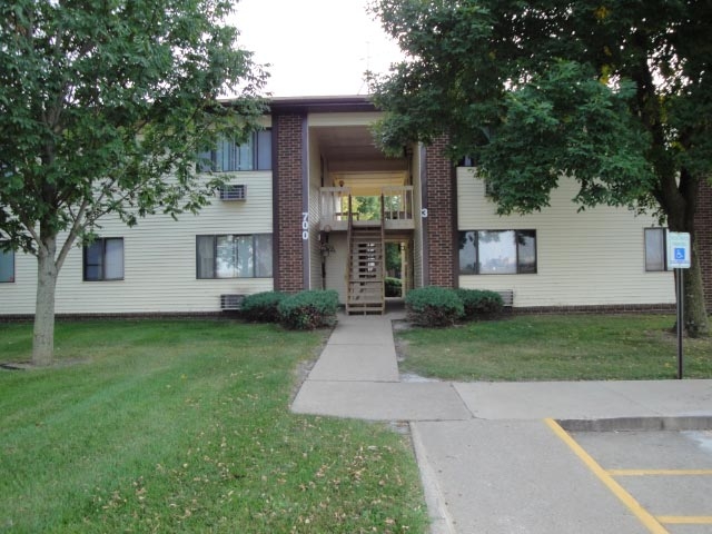 Meadowbrook Apartments in Mount Pleasant, IA - Building Photo