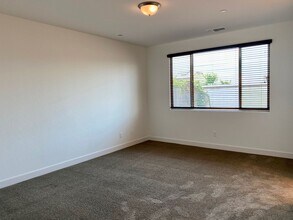 956 Lindsay Ln in Clovis, CA - Building Photo - Building Photo