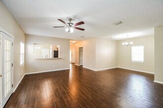 8895 Chambore Dr in Jacksonville, FL - Foto de edificio - Building Photo