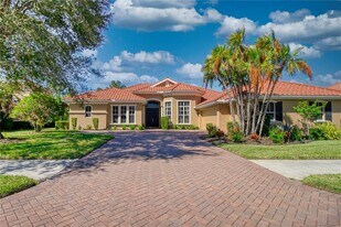 110 Portofino Dr in Venice, FL - Building Photo