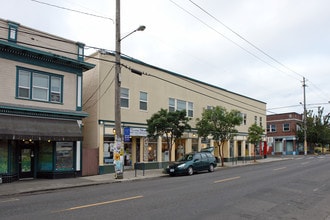 Maggie Gibson Plaza in Portland, OR - Building Photo - Building Photo