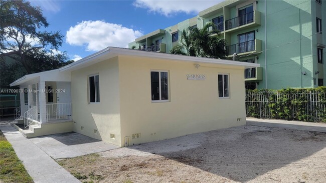 1512 SW 2nd St in Miami, FL - Building Photo - Building Photo