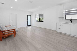 1013 SW 9th Ave in Miami, FL - Building Photo - Building Photo