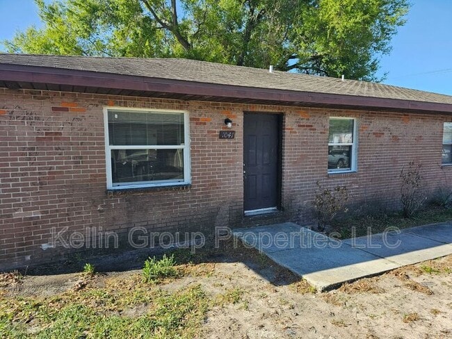 property at 1041 N Brunnell Pkwy