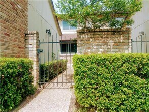8226 Summer Side Dr in Austin, TX - Building Photo - Building Photo