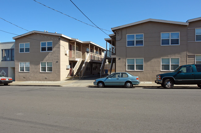 3240 Vicente St in San Francisco, CA - Building Photo - Building Photo