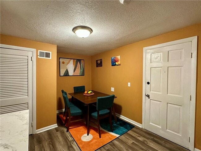 800 Oakland Beach Ave in Warwick, RI - Building Photo - Building Photo