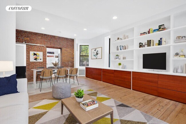 300 W 17th St in New York, NY - Building Photo - Building Photo