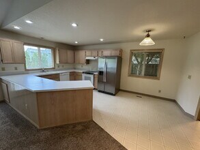 4469 SE Pennywood Dr in Milwaukie, OR - Building Photo - Building Photo