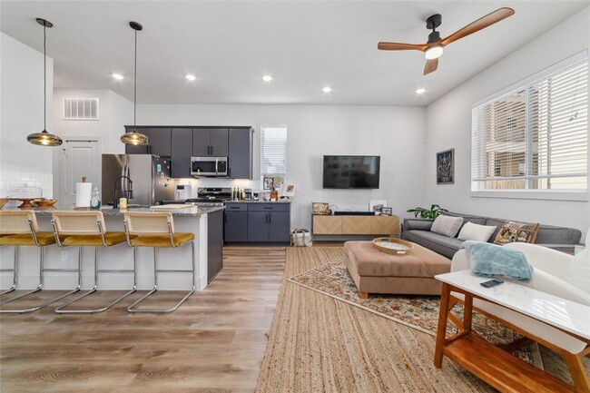 property at 1606 W Tidwell Rd