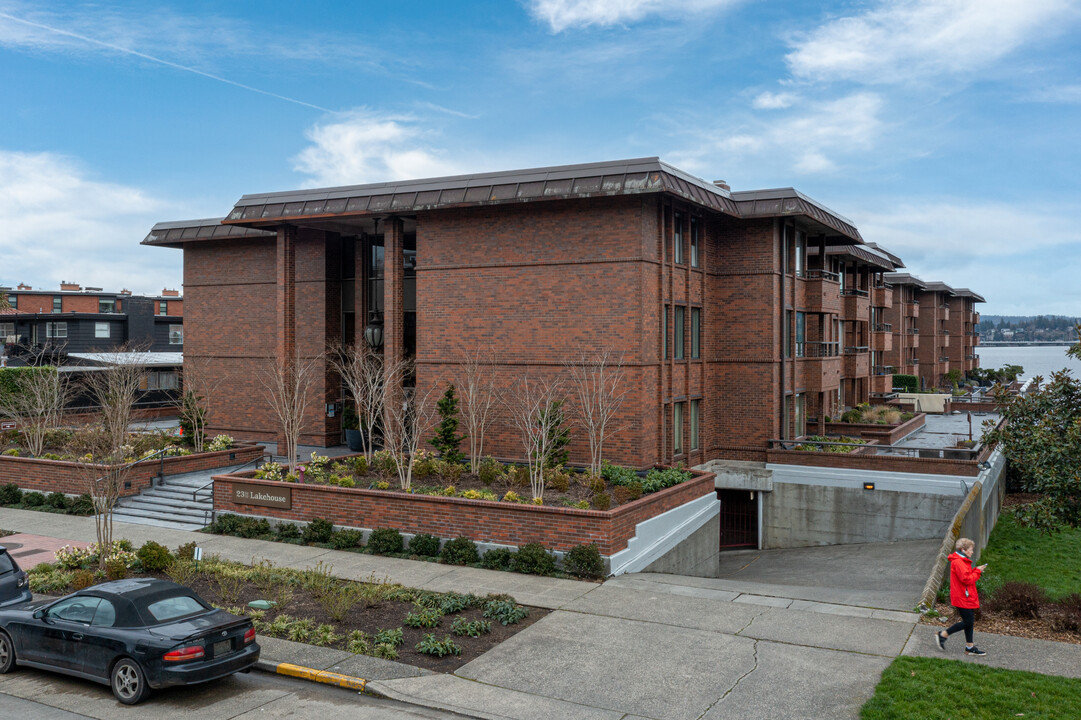 The Lake House in Seattle, WA - Foto de edificio