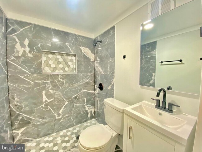 2236 Cedar St in Philadelphia, PA - Building Photo - Building Photo