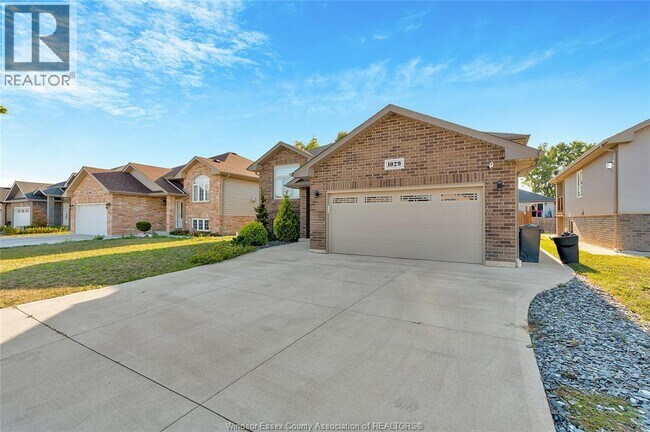 1029 Lublin Ave. in Windsor, ON - Building Photo - Building Photo