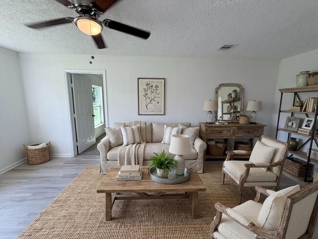 404 Elaine St in La Marque, TX - Building Photo - Building Photo