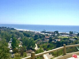 6232 Tapia Dr in Malibu, CA - Building Photo
