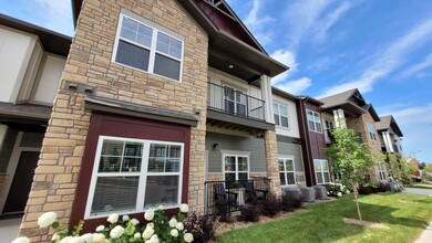 Livery Modern Apartments in Lakeville, MN - Foto de edificio - Building Photo