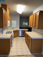 1646 Old Bridge Way in Stockton, CA - Building Photo - Building Photo